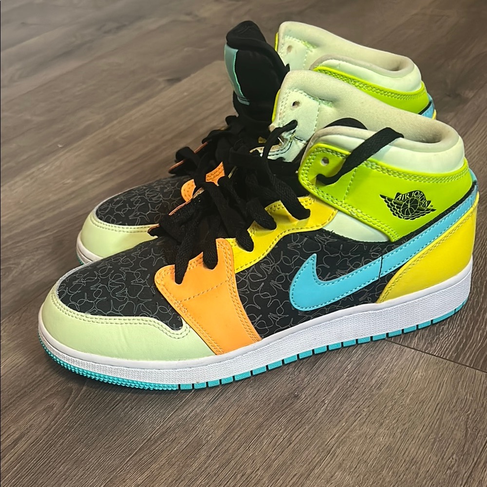 Nike Air Jordan 1 Mid SE Aurora Green Sneaker 7y